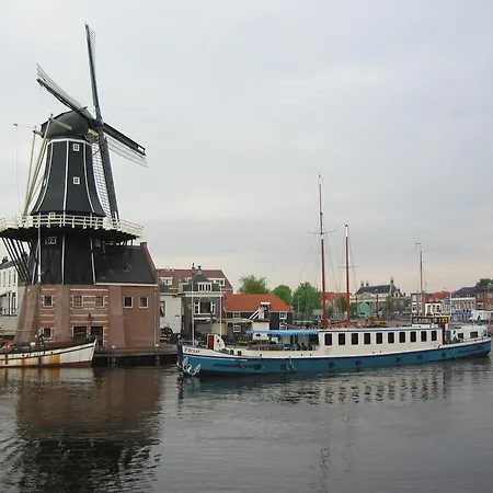 Hotelboat Fleur Hotell 2*