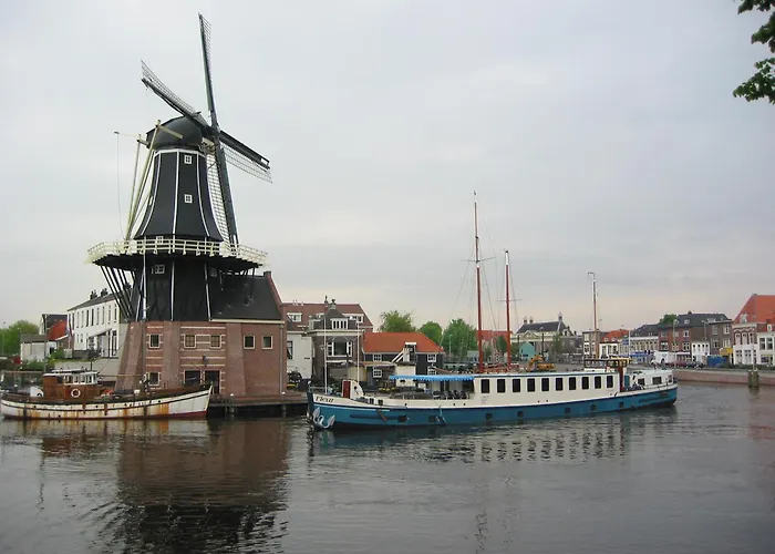 Hotelboat Fleur Hotell 2*