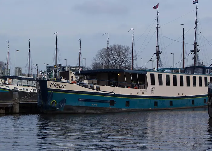 Hotelboat Fleur 2* Amsterdam